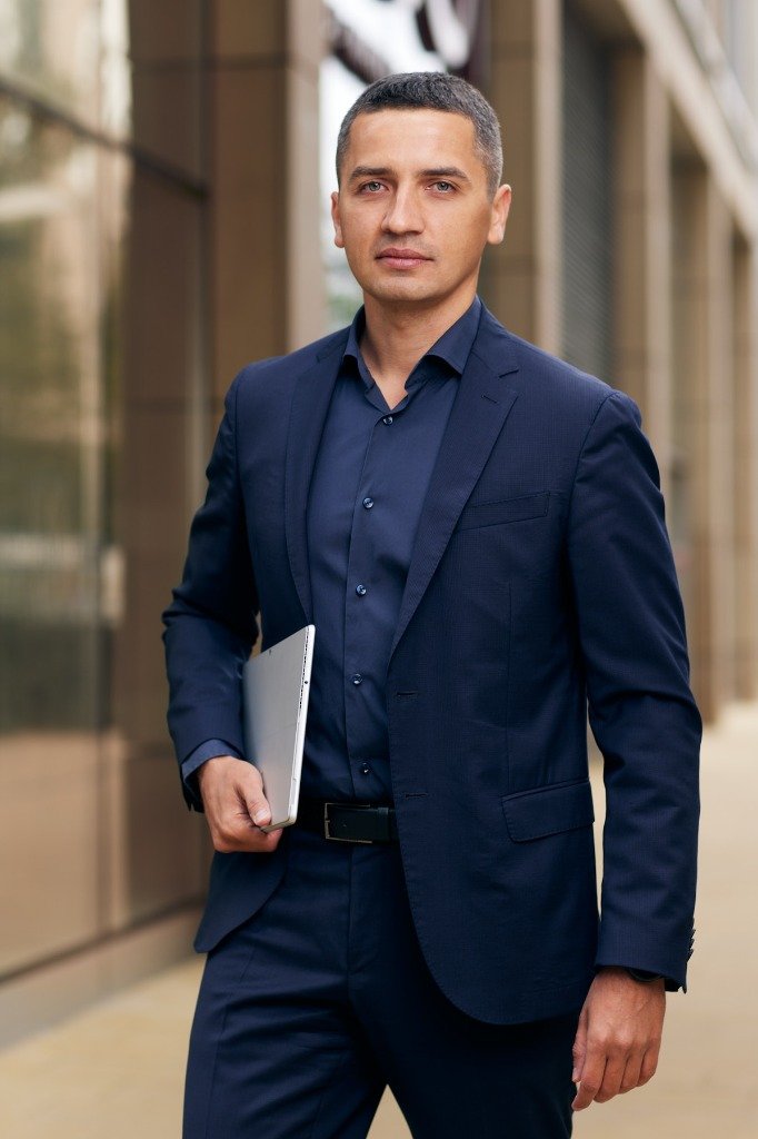 Dawid Dowbusz — Inwestor & Deweloper w UK, Założyciel Dowbusz Group i Dowbusz Education